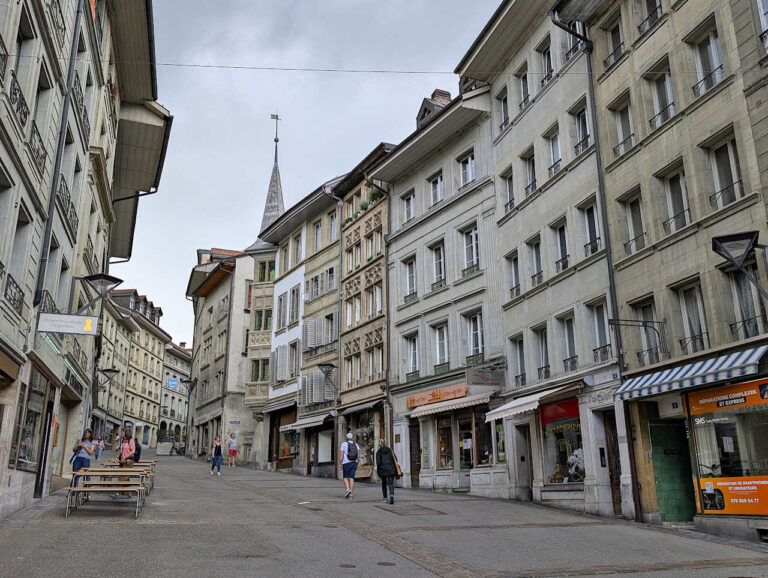 que-visiter-que-faire-fribourg-en-suisse-la-souris-globe-trotteuse