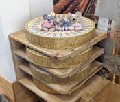 Que visiter, que faire à Gruyères en Suisse Gruyère, dans la fromagerie du village de Gruyères