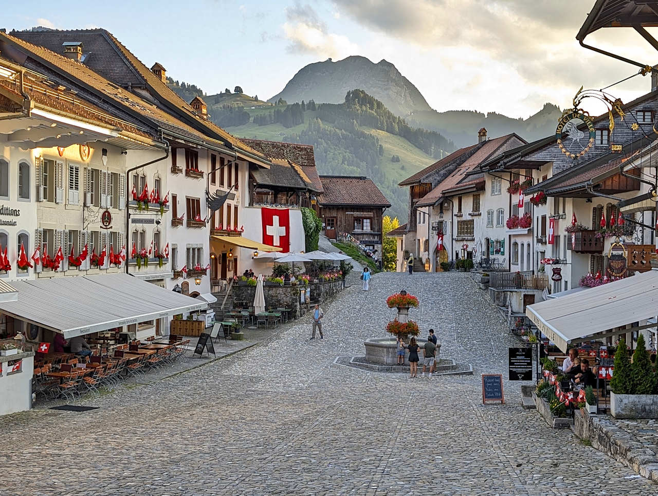 Rue principale de Gruyères 2