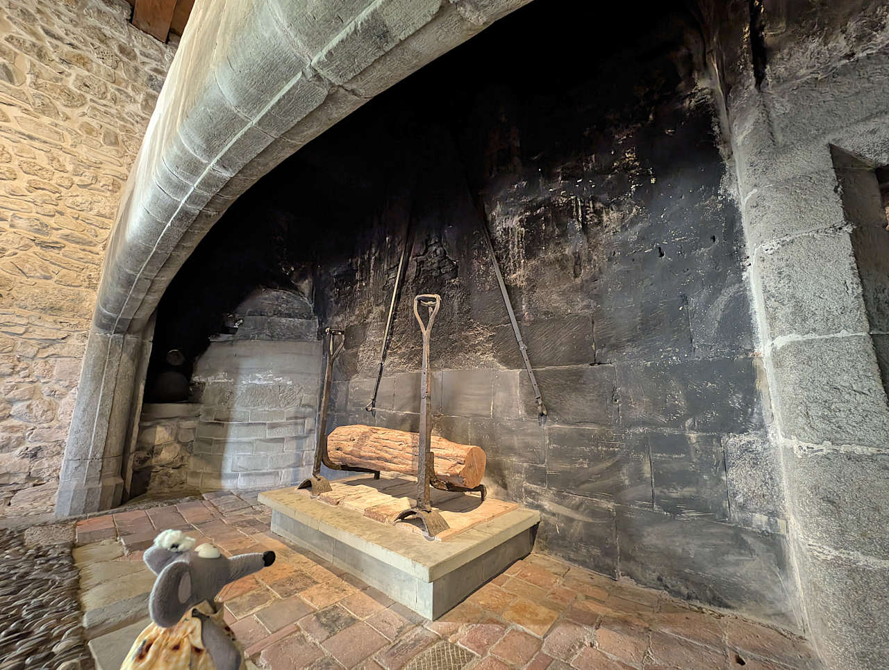 cheminée de la cuisine du château de Gruyères