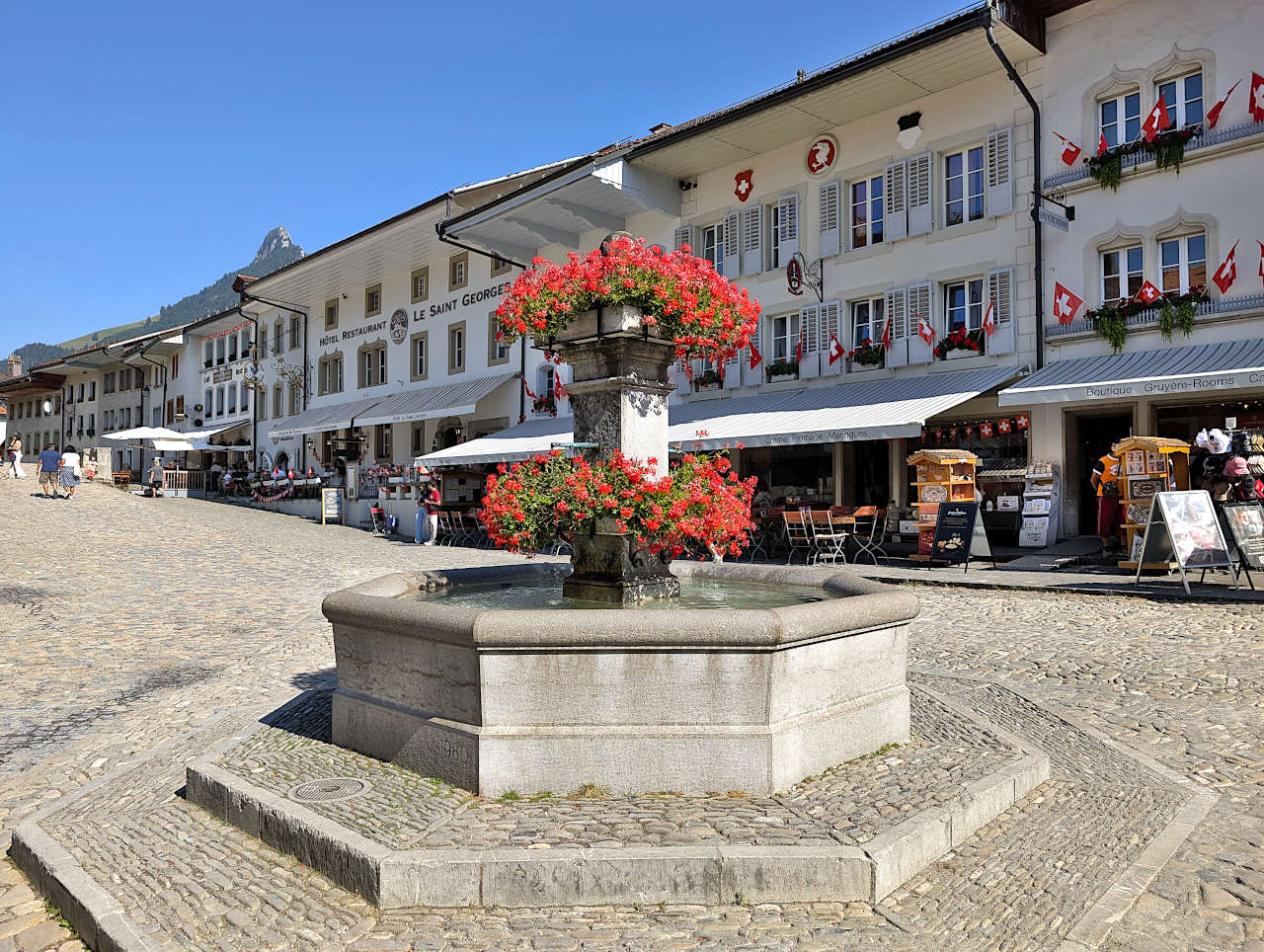 fontaine fleurie de Gruyères