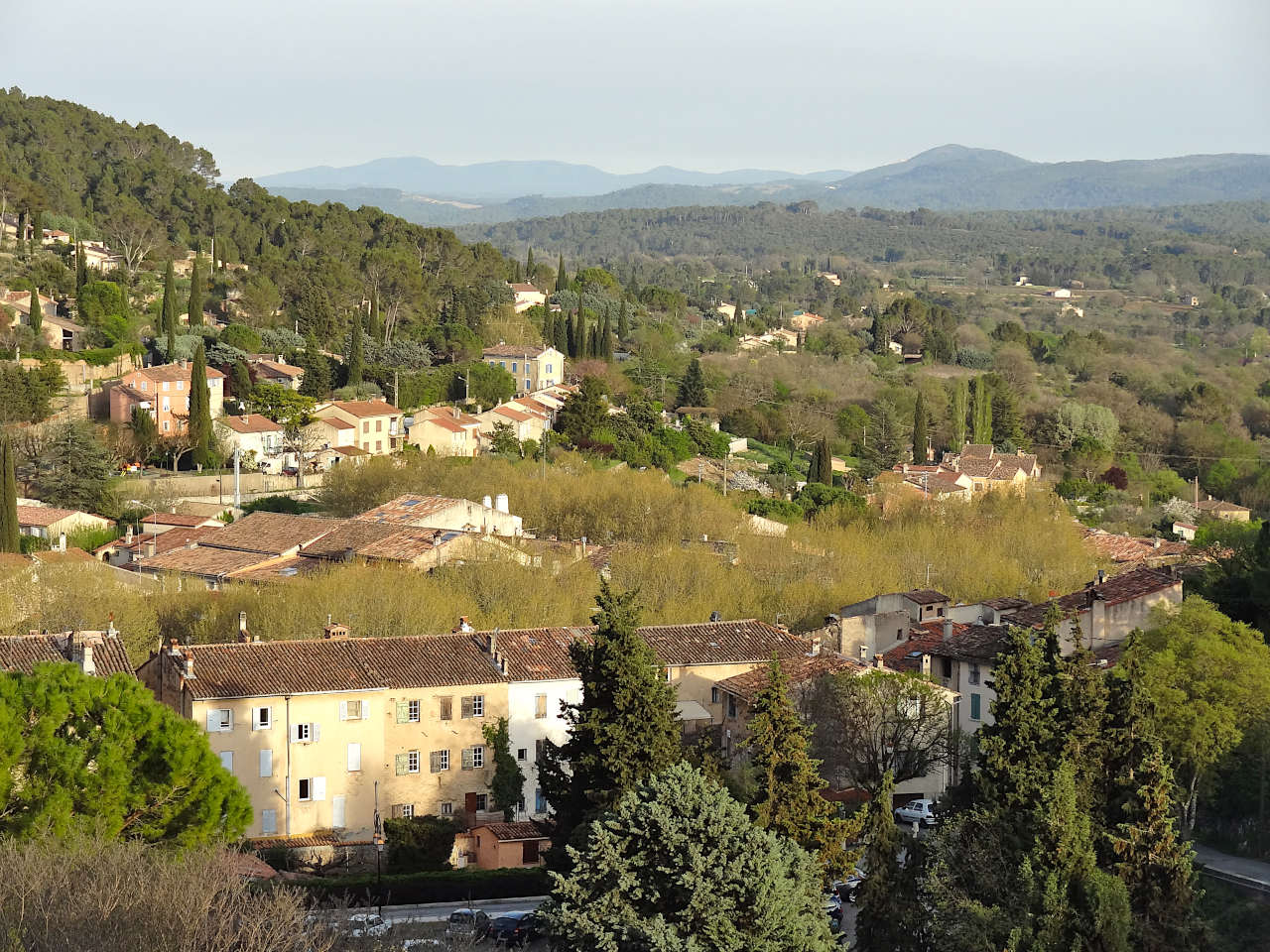 vue sur Cotignac