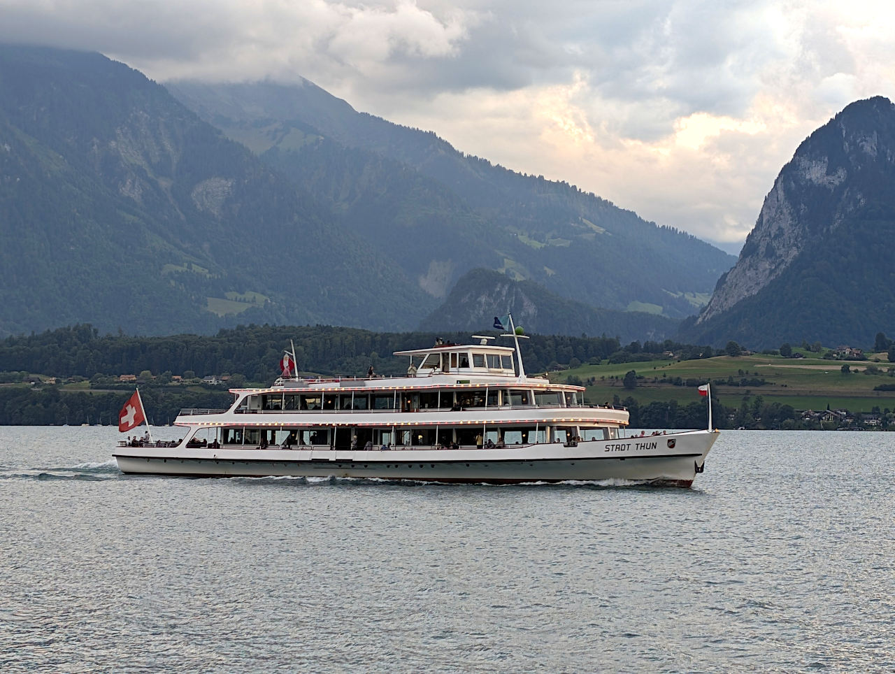 bateau sur le lac de Thoune