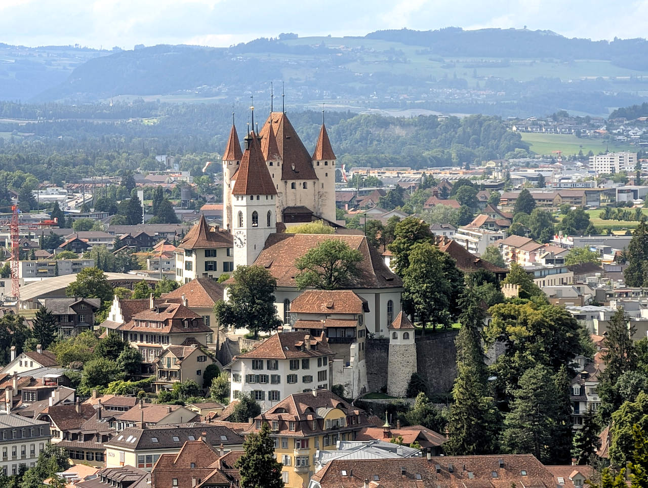 vue sur le château de Thoune et la Stadtkirche