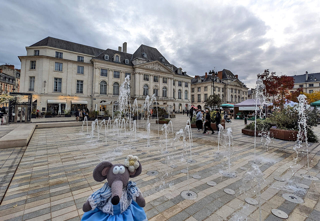 Orléans place du Martroi