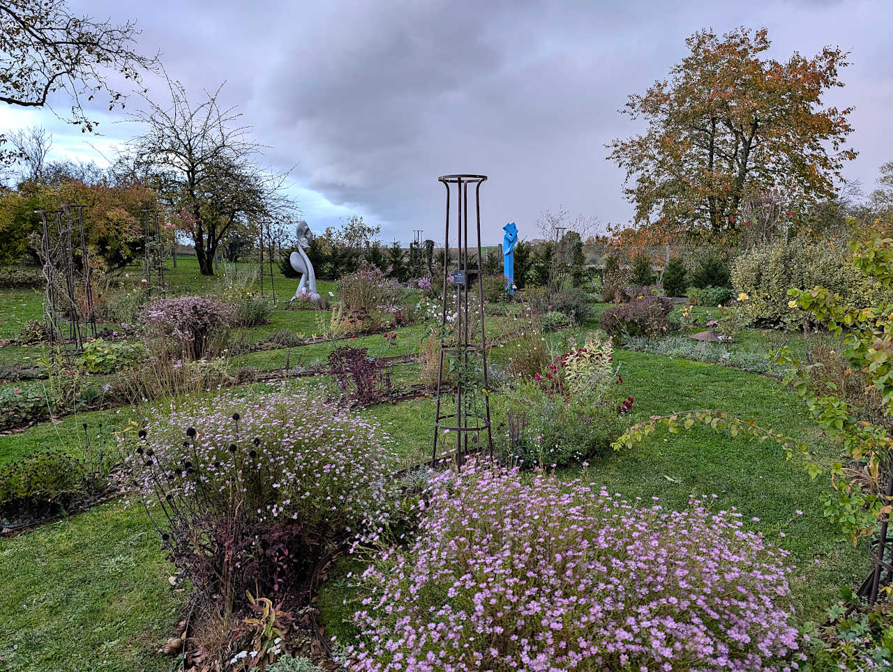 Yèvre-le-Châtel roseraie