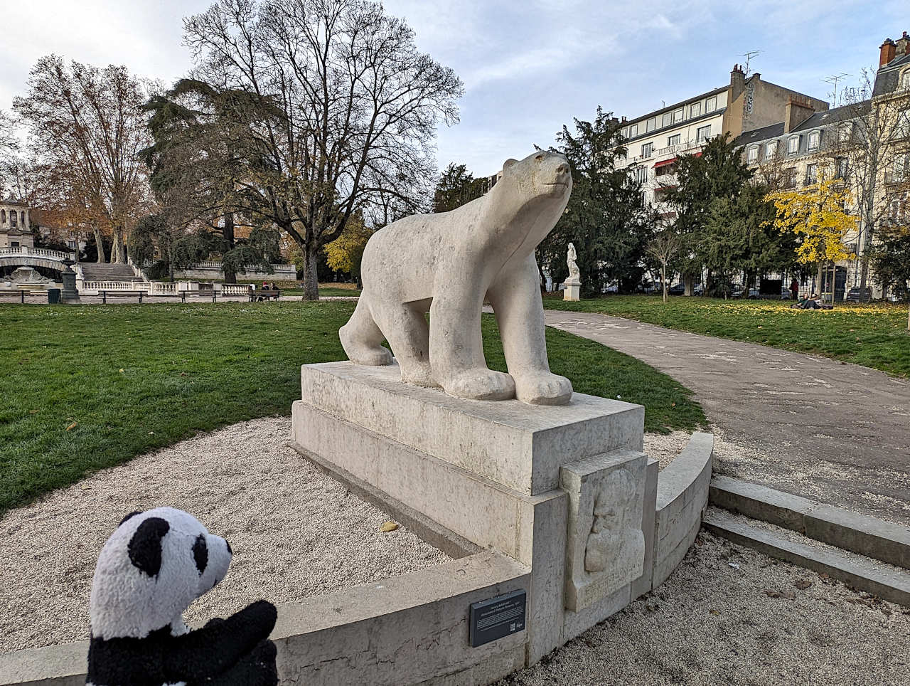 ours blanc de Pompon Dijon