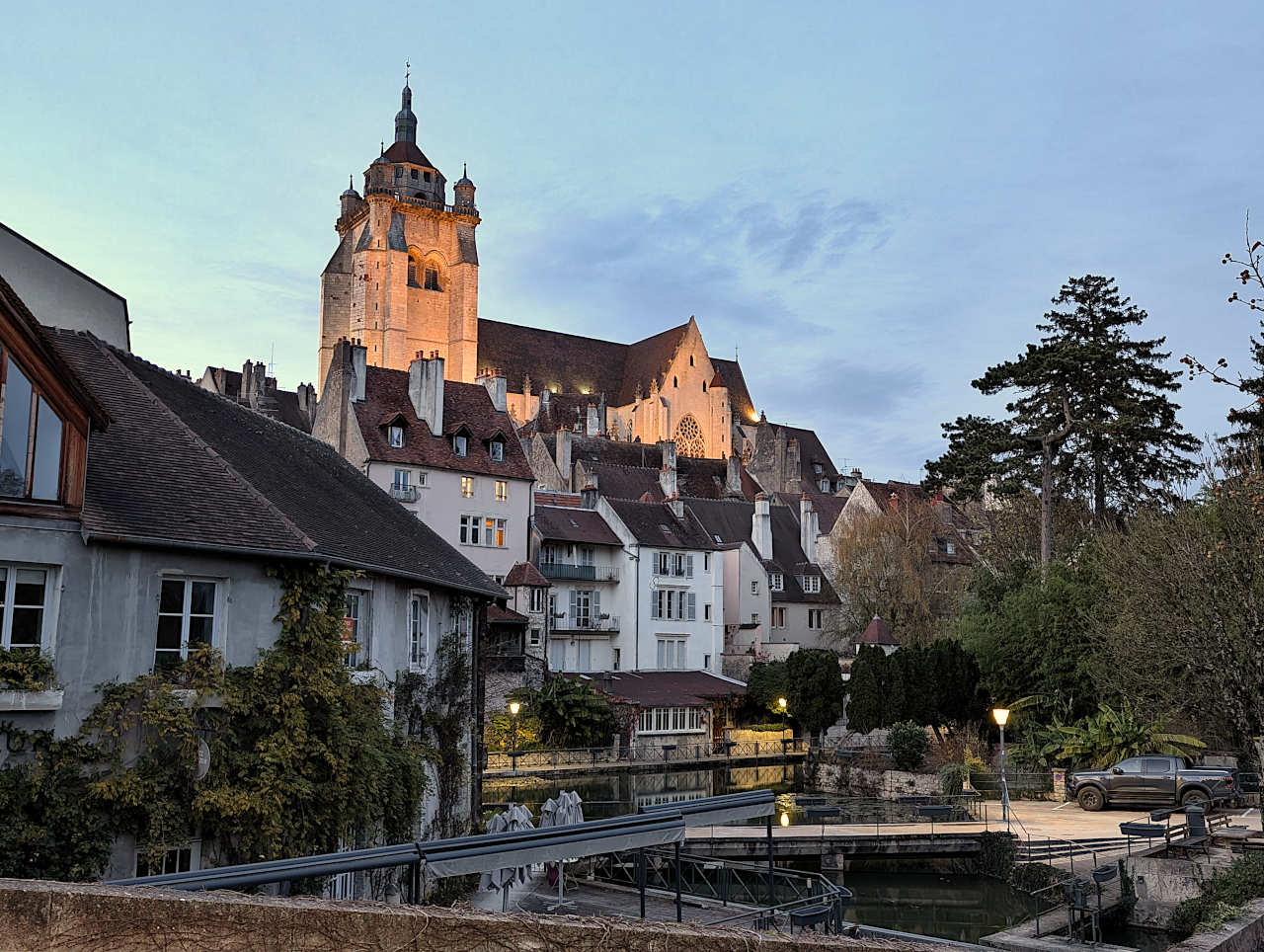 vue sur Dole au coucher de soleil