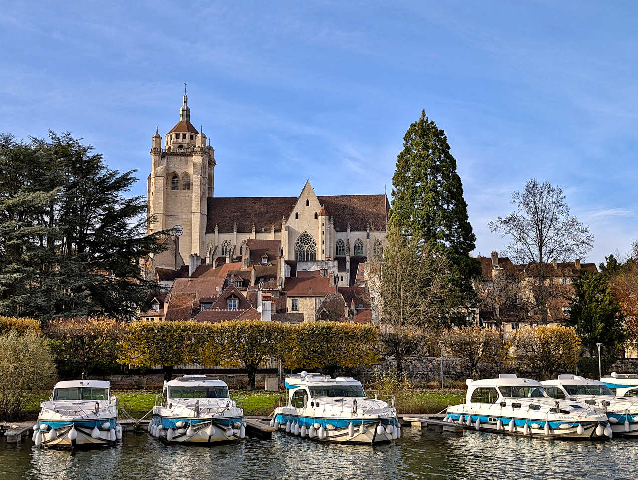 vue sur la collégiale Notre-Dame de Dole