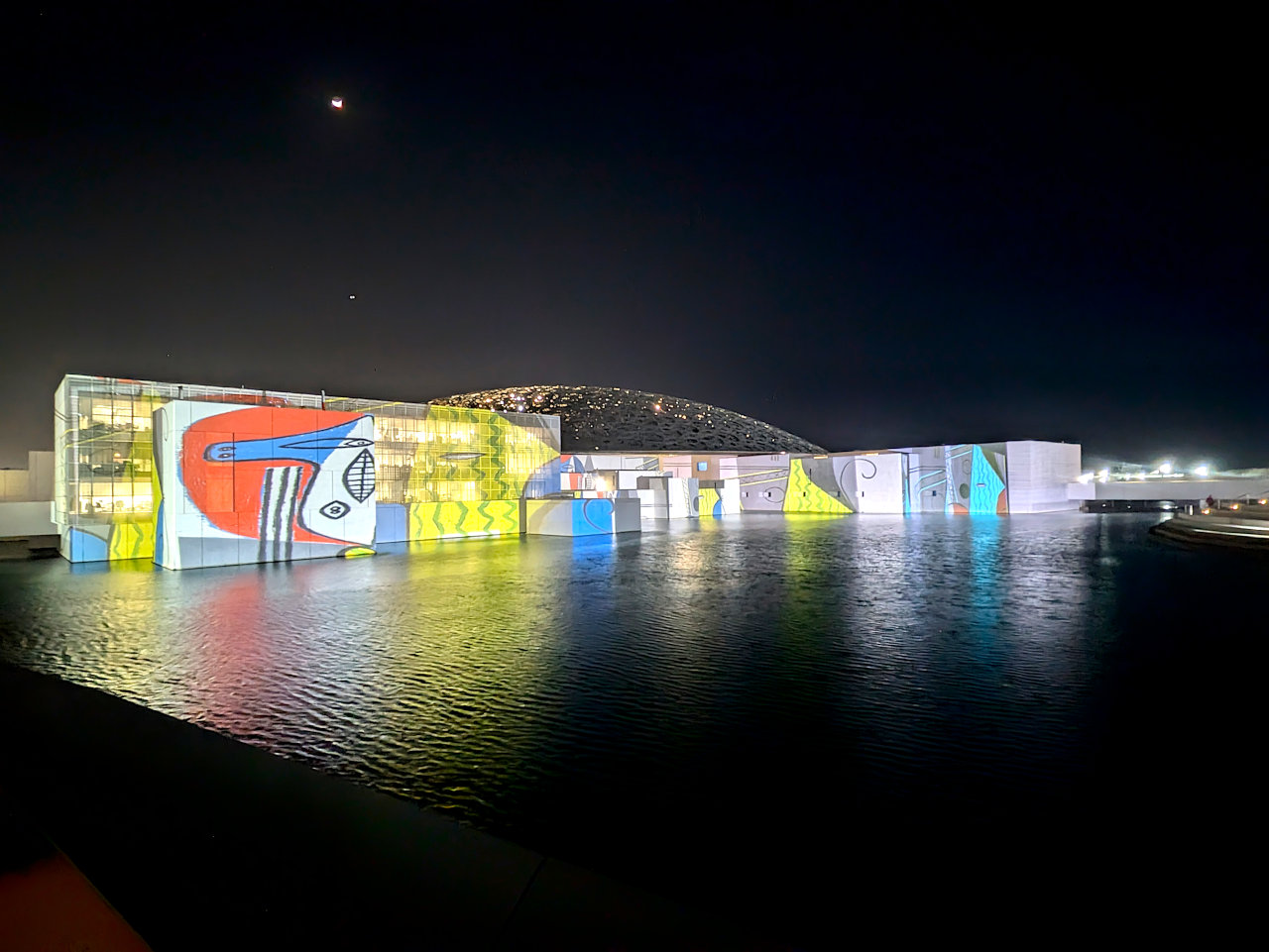 Louvre Abu Dhabi de nuit