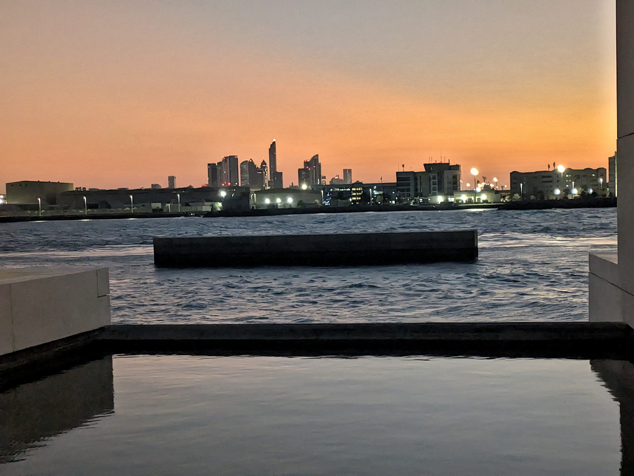 Louvre Abu Dhabi vue coucher de soleil