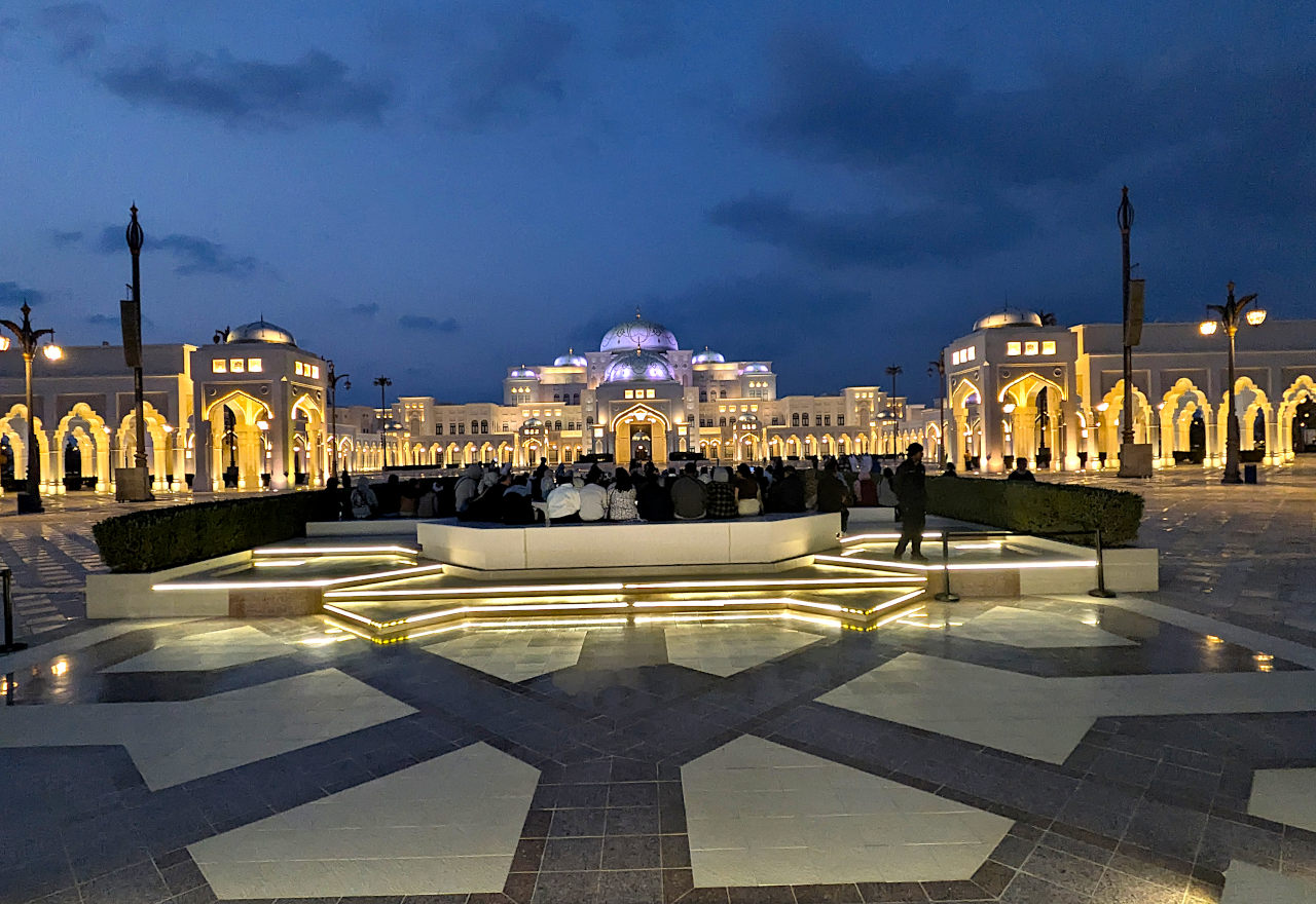 Qasr El Watan de nuit