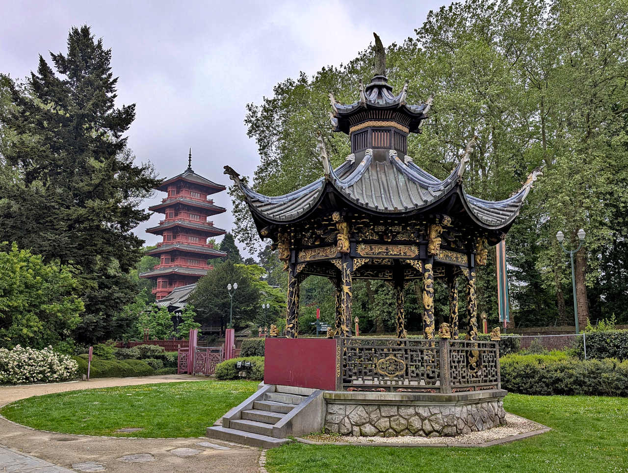 Tour japonaise et pavillon chinois Bruxelles