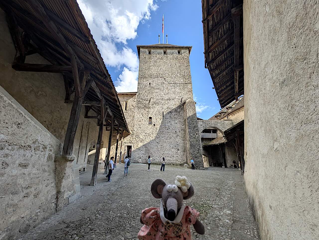 cour château de Chillon