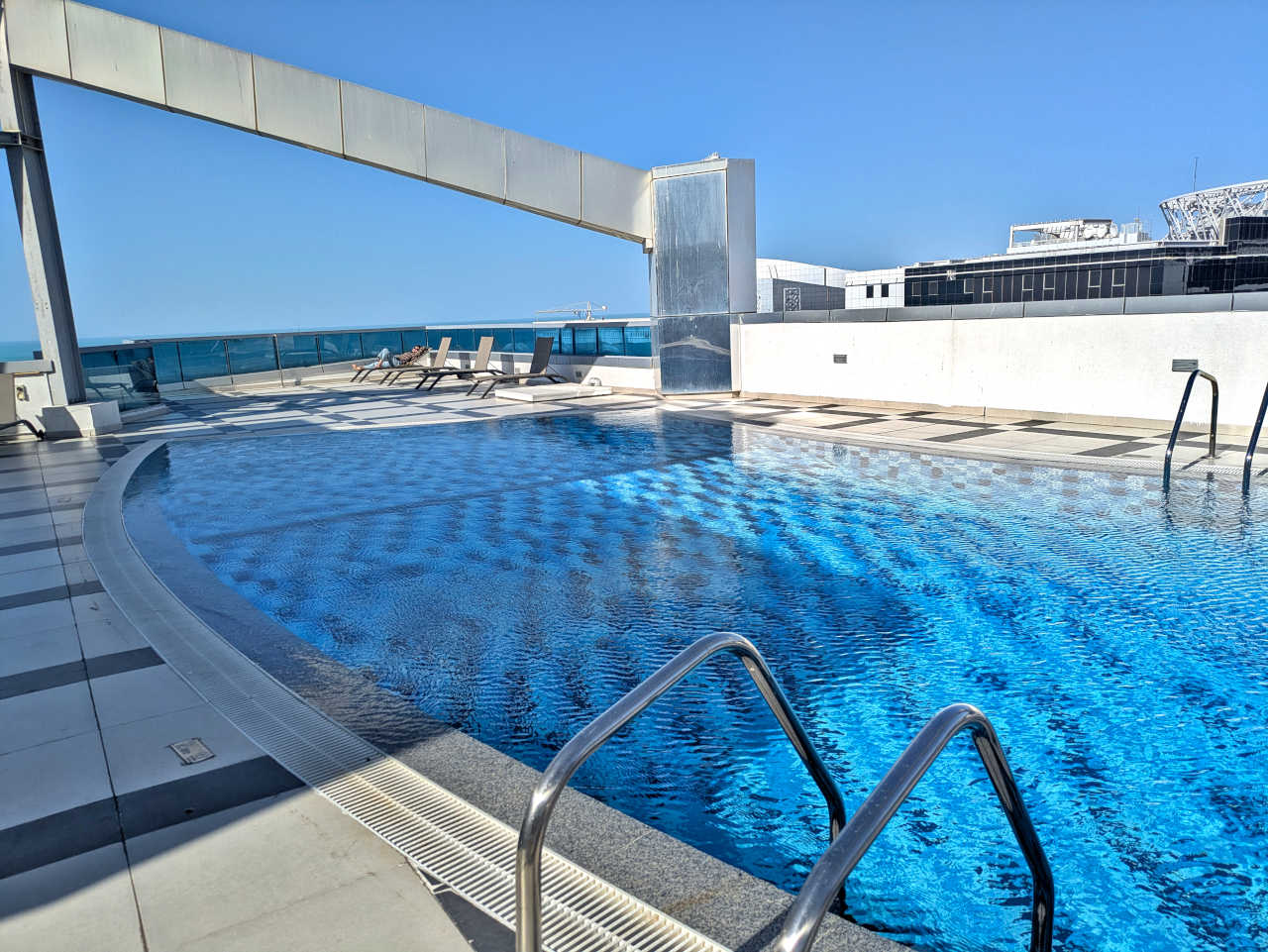 piscine rooftop Abu Dhabi