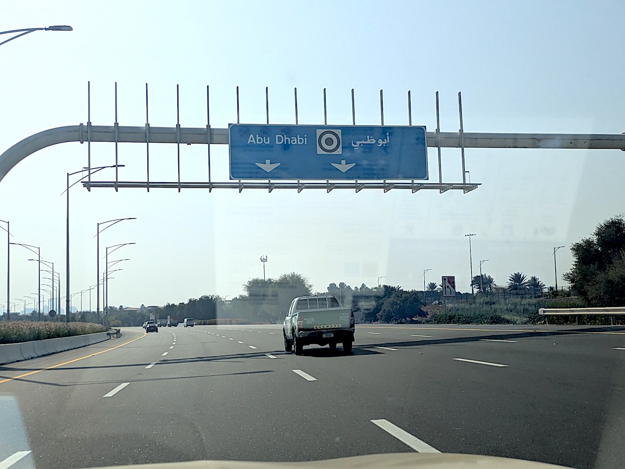 route en direction d'Abu Dhabi