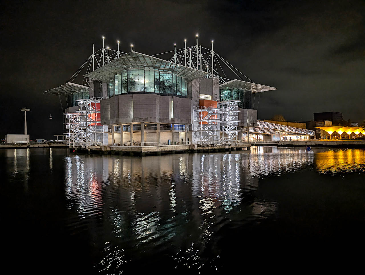 Océanarium de Lisbonne de nuit