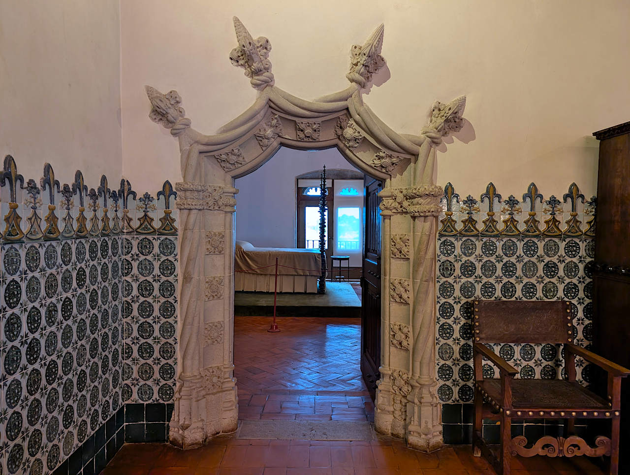 palais national de Sintra porte