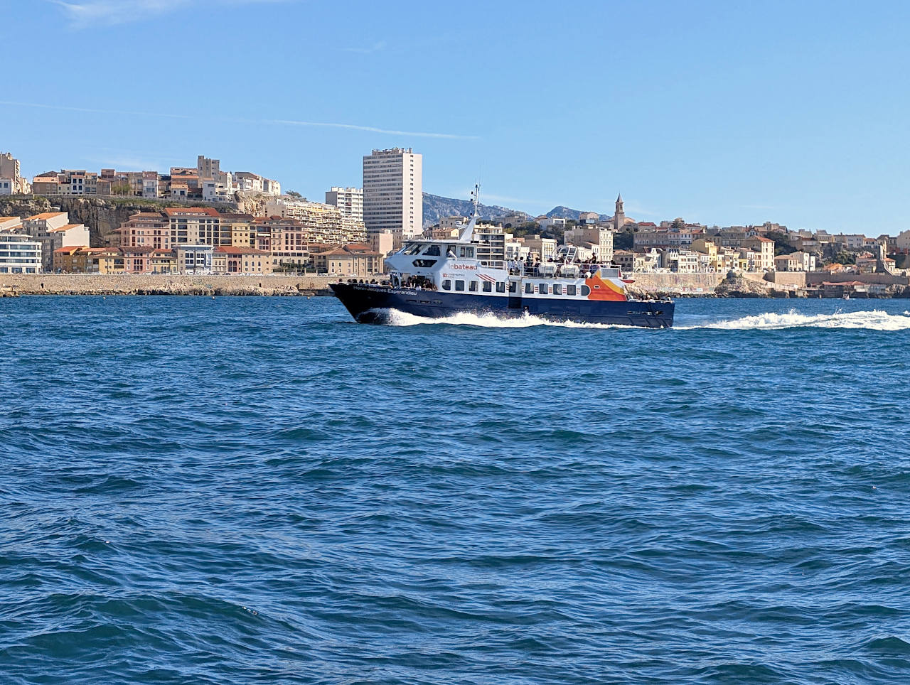 Corniche Kennedy de Marseille vue du bateau