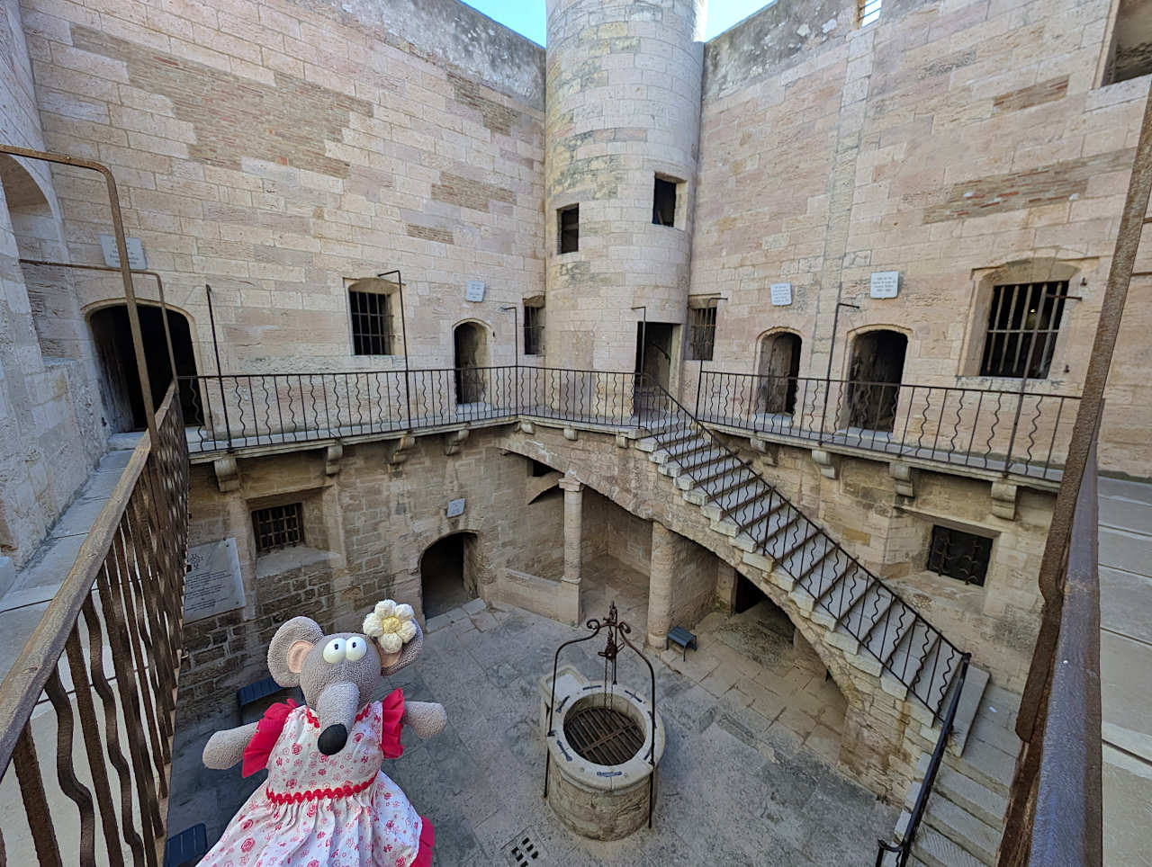 cour du château d'If