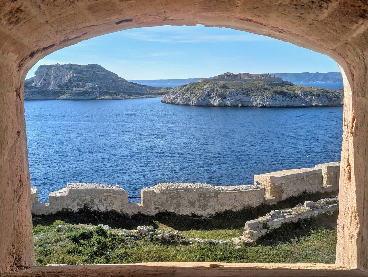 vue depuis une fenêtre du château d'If