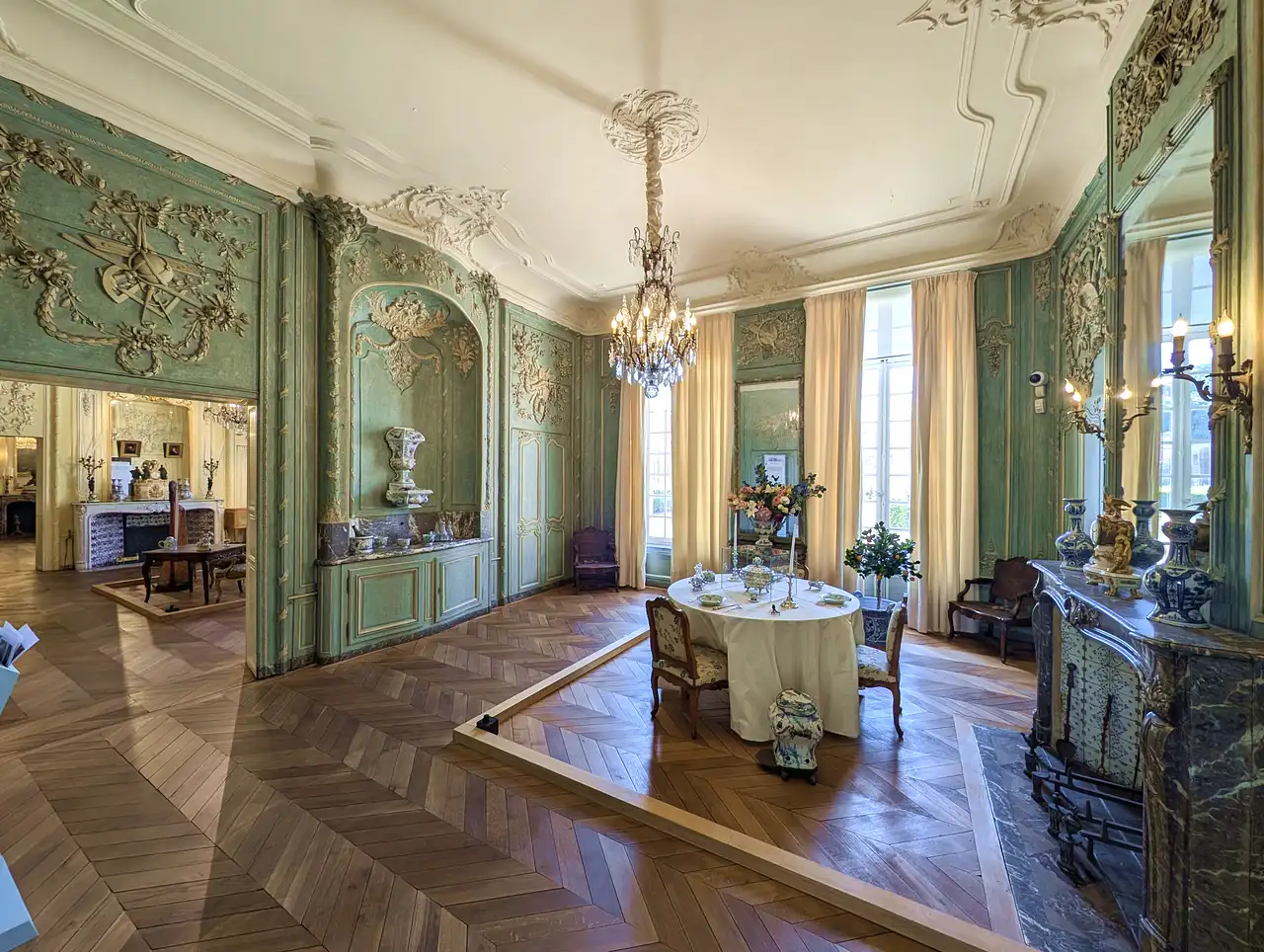 salon décoré au musée Sandelin de Saint-Omer