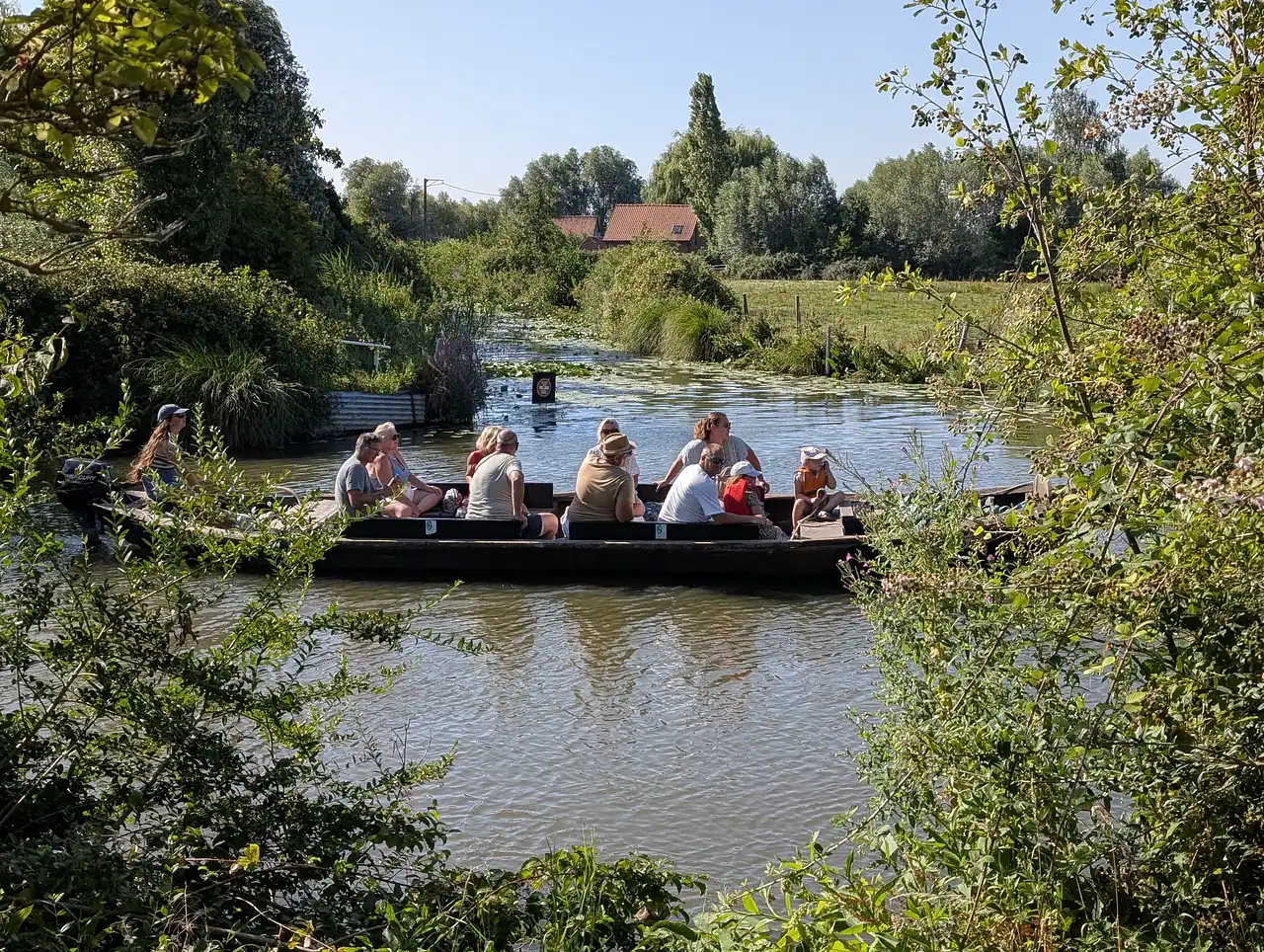 balade en barque à Clairmarais