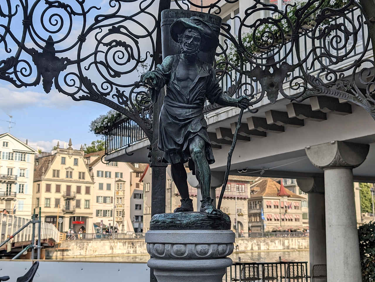 fontaine sur la Weinplatz de Zurich