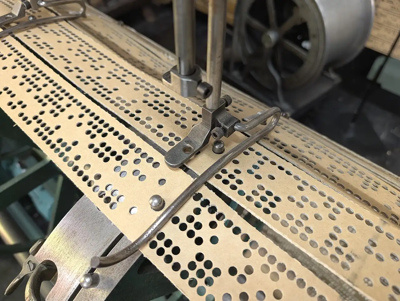 cartons de tissage à la cité de la dentelle de Calais