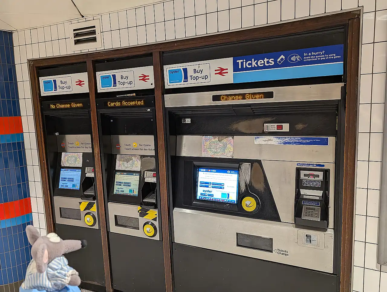 distributeurs dans le métro de Londres