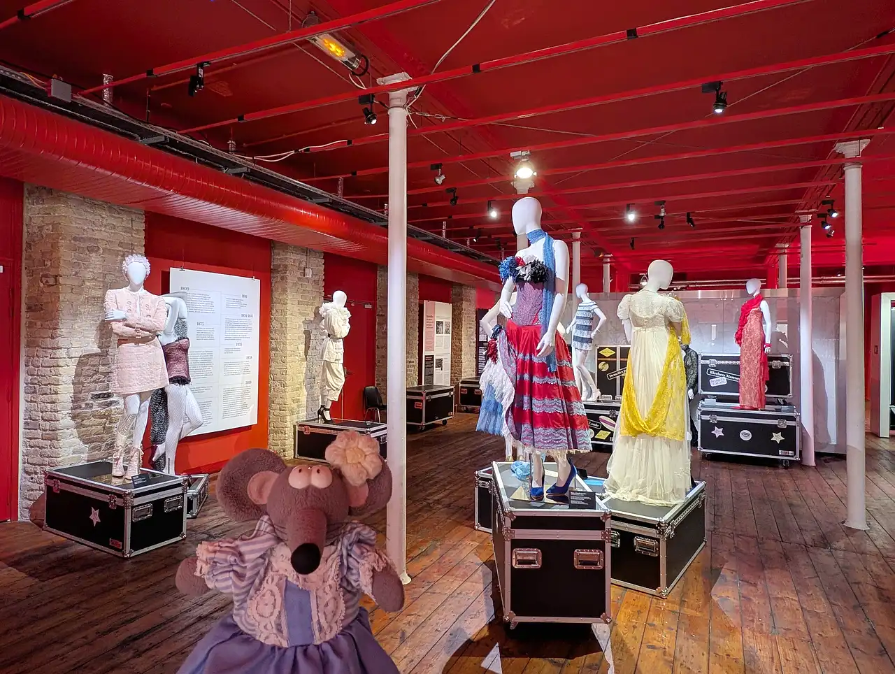 robes modernes à la cité de la dentelle de Calais