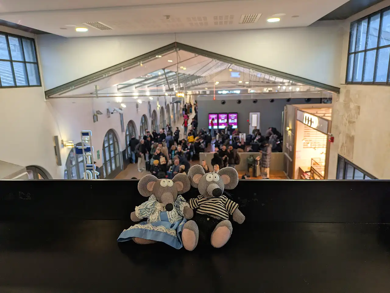 salle d'attente de l'Eurostar aÌ Paris Nord