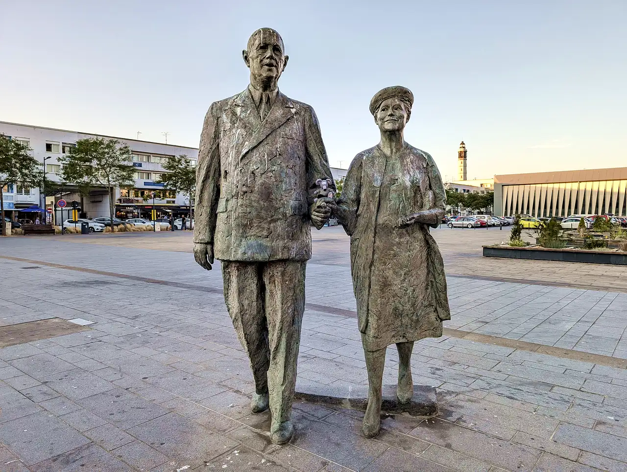 statue du couple De Gaulle