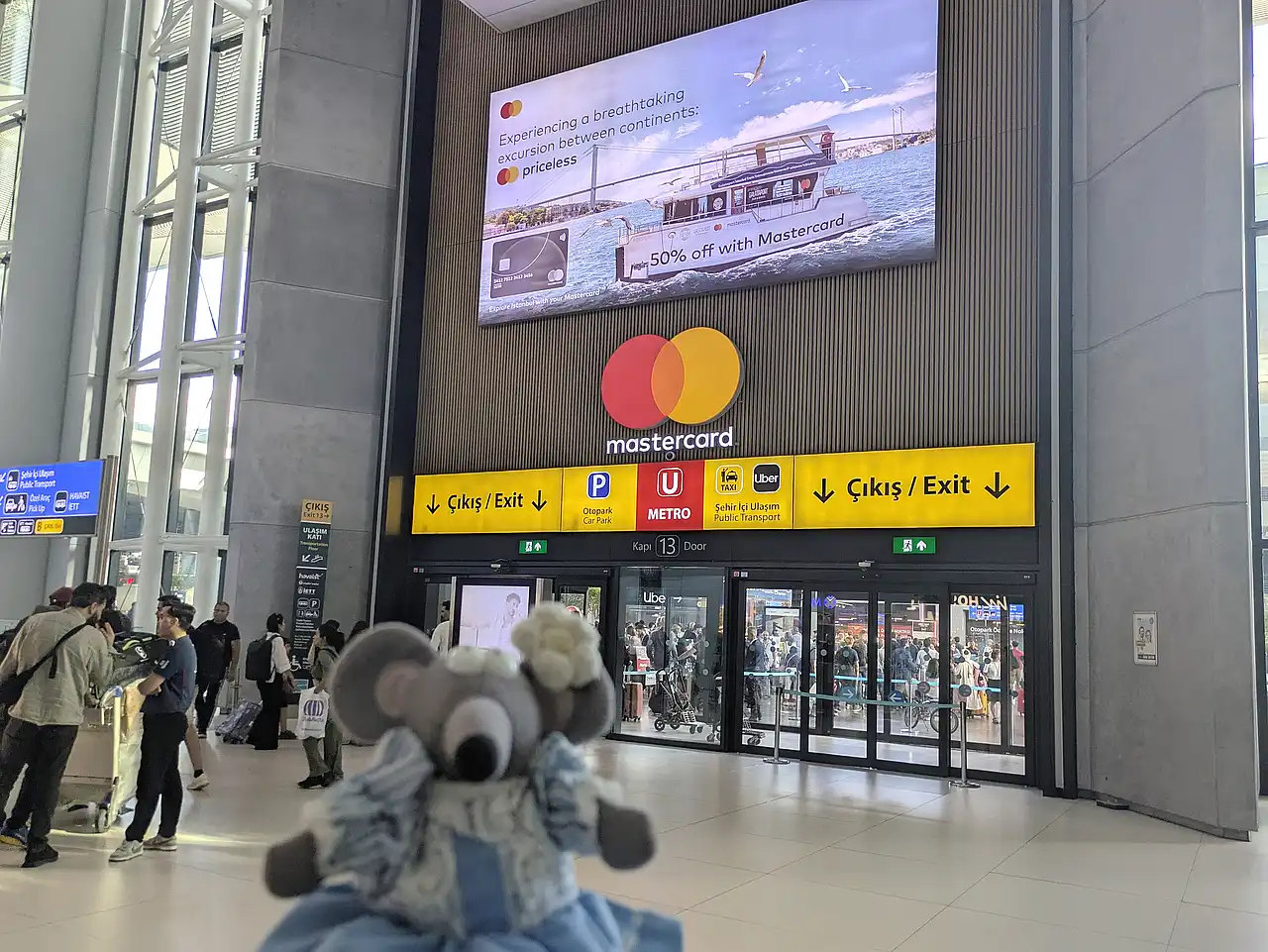 terminal des arrivées à l'aéroport d'Istanbul