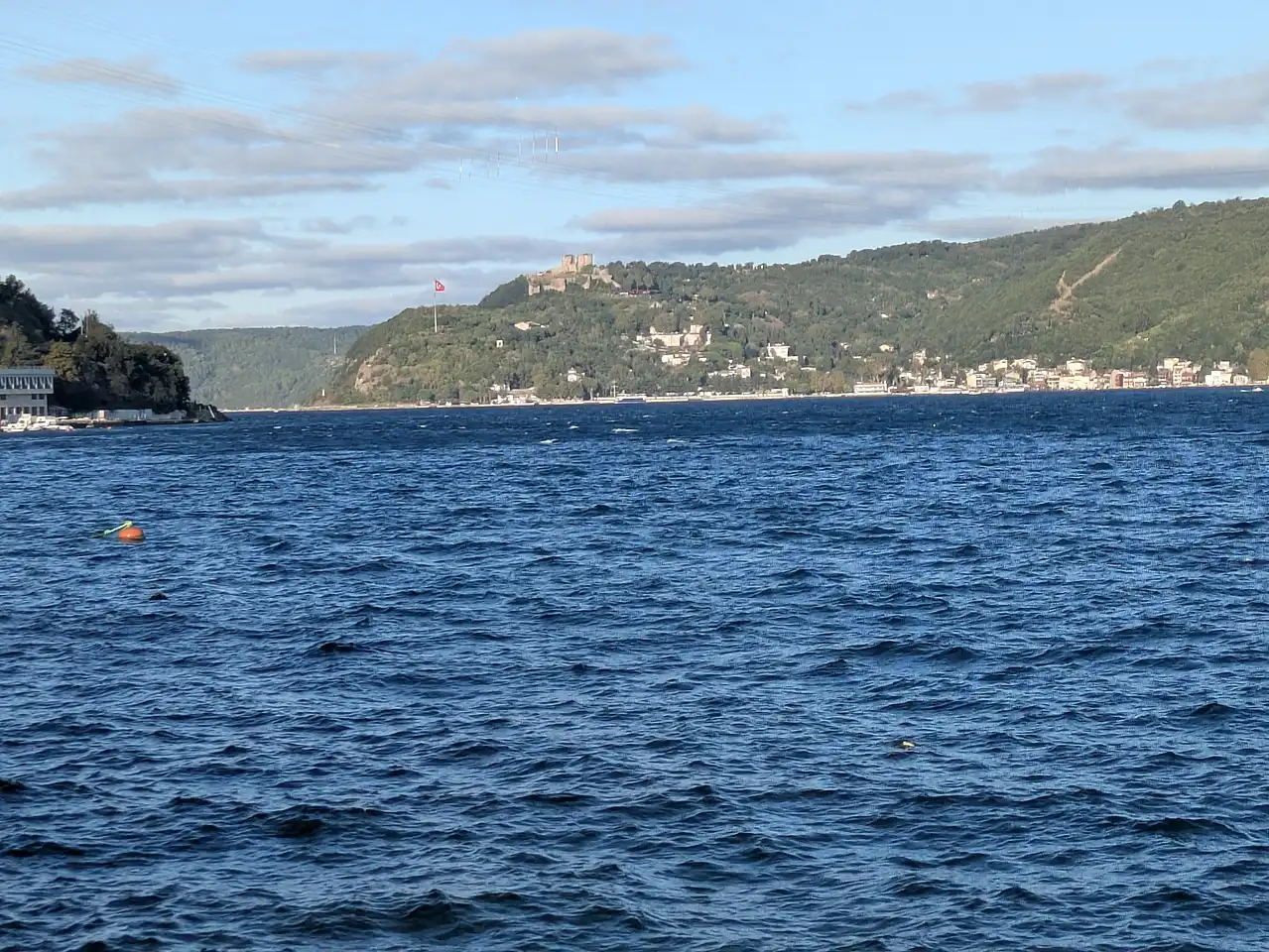 vue sur Anadolu Kavağı et la forteresse Yoros