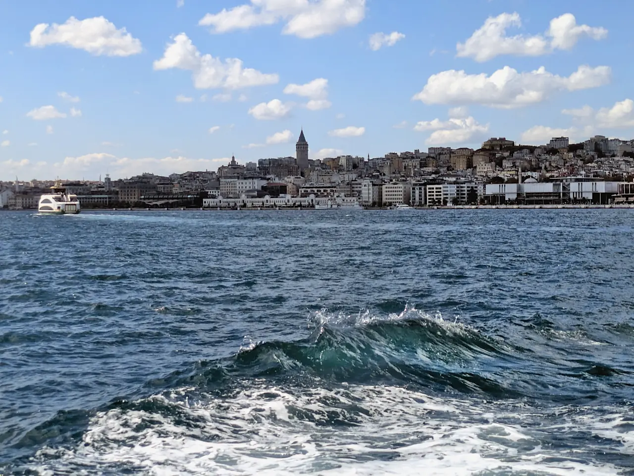 vue sur Beyoğlu depuis le bateau